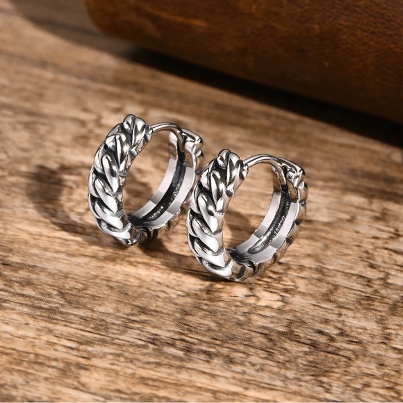 Cool Twisted Chain Hoop Earrings for Men, Waterproof Stainless Steel Huggies - Picture 2 of 5
